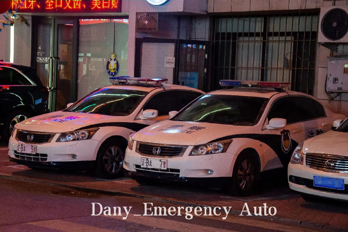 肅穆中的動(dòng)力 鏡頭下的中山區(qū)人民法院警車(chē)